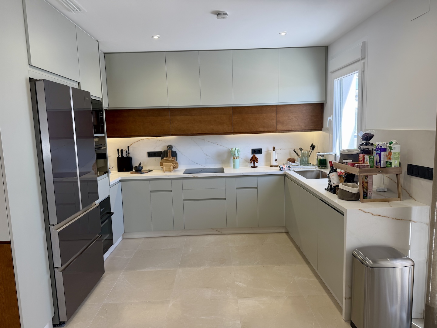 Cocina moderna y equipada de ático suite en Vejer de la Frontera