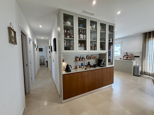 Pasillo y desayunador en ático suite de Vejer de la Frontera