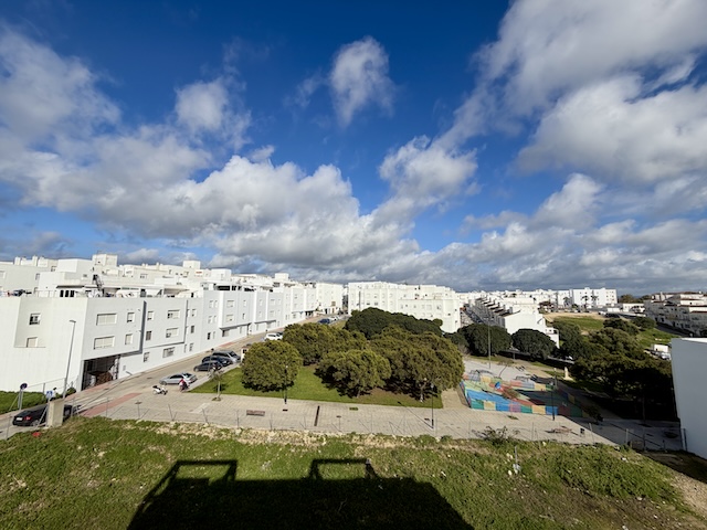 Vistas despejadas desde ático suite en Vejer de la Frontera con cielo abierto y entorno urbano