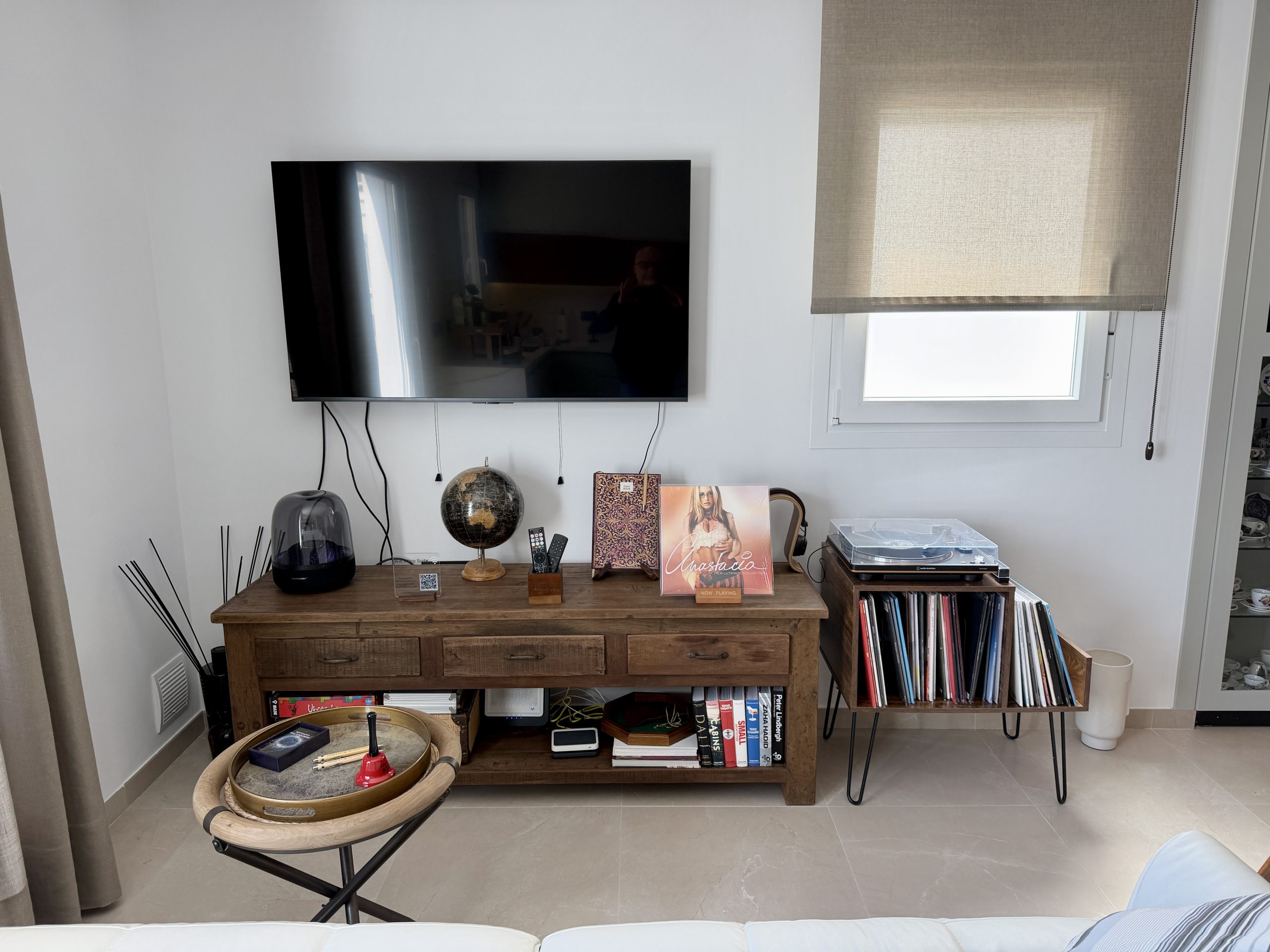 Zona de televisión del salón en ático suite de Vejer de la Frontera